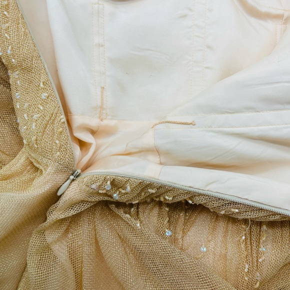 Evening gown with shawl - Picture 15 of 16